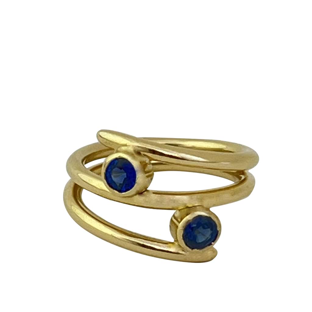 18kt yellow gold ring with 2 blue sapphires gemstones