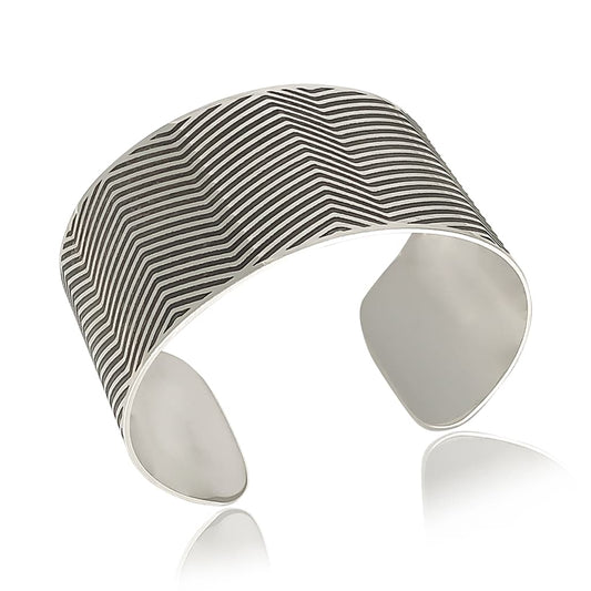 silver cuff uneven lines design