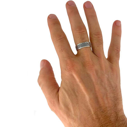 hand wearing a silver ring