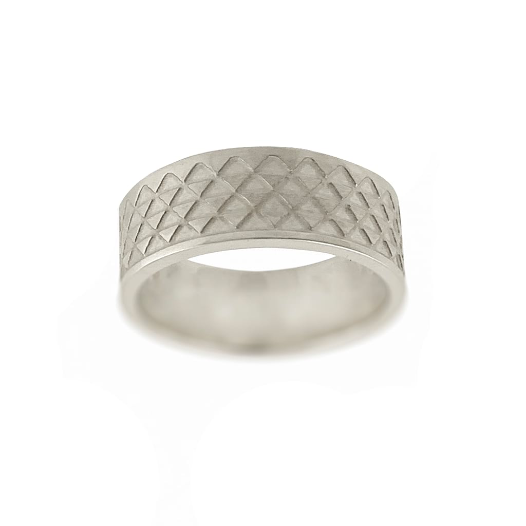 detail of ring with triangle pattern